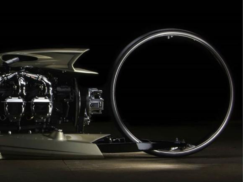 دراجة بخارية شبيهة بآلات ترون: تعمل بمحرك طائرة ومن تصميم سائق سباق برازيلي